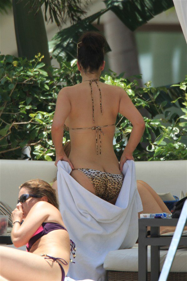 kim-kardashian-bikini-pics-4