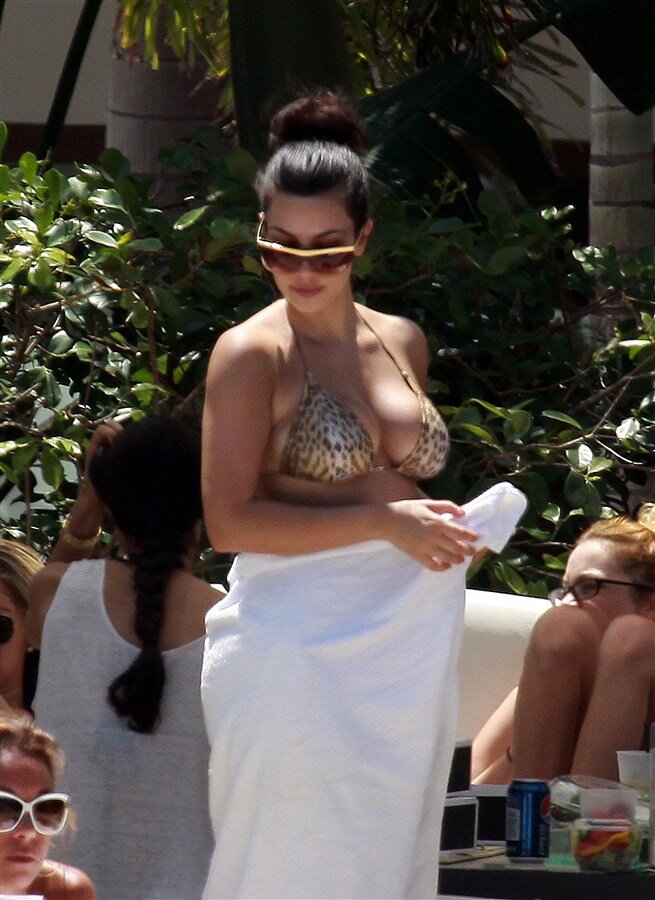 kim-kardashian-bikini-pics-5