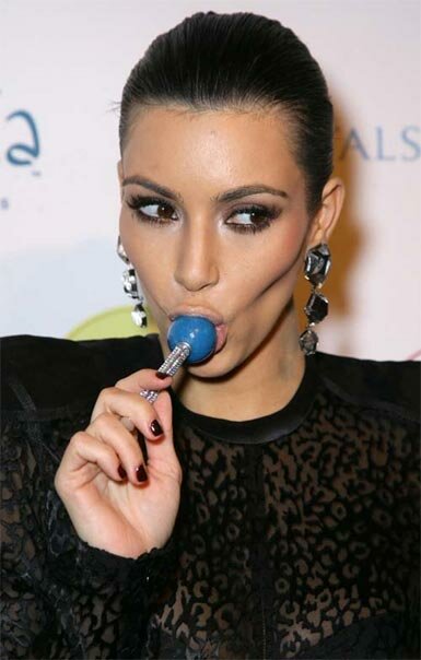 Kim Kardashian sucking! On a lollipop..