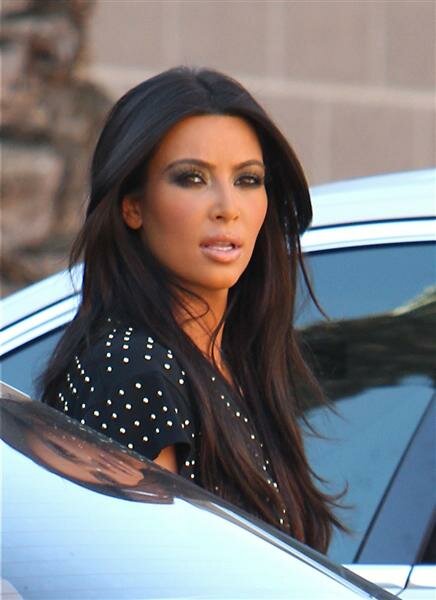 kim-kardashian-at-studio