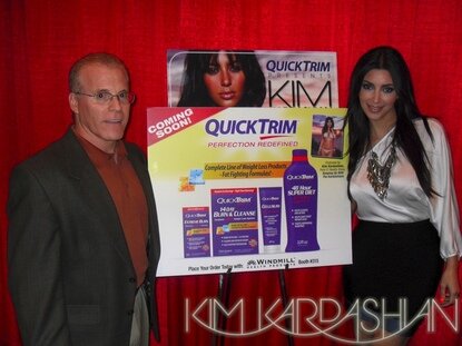 gallery_main-kim-kardashian-vitamin-convention-2