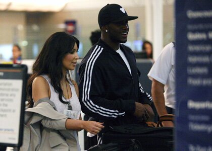 kim3001 Kim Kardashian Rides Plane with Reggie Bush